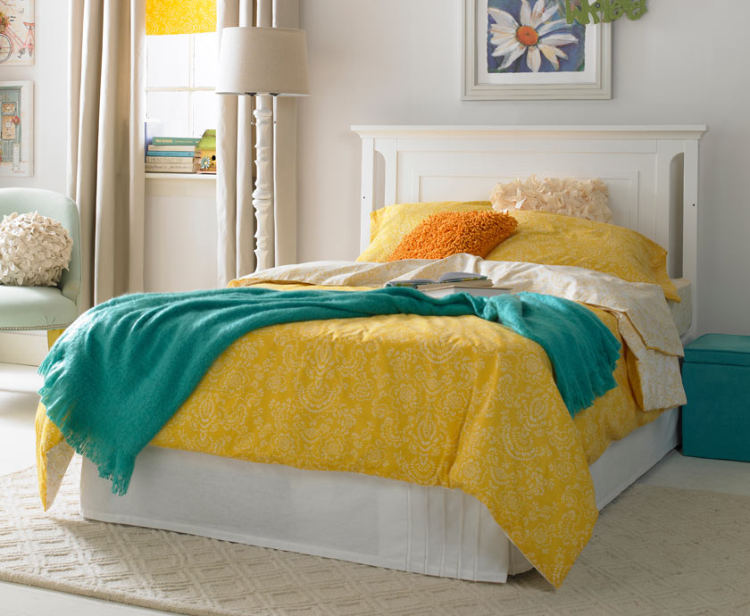 Carino Convertible Crib in White finish image 3