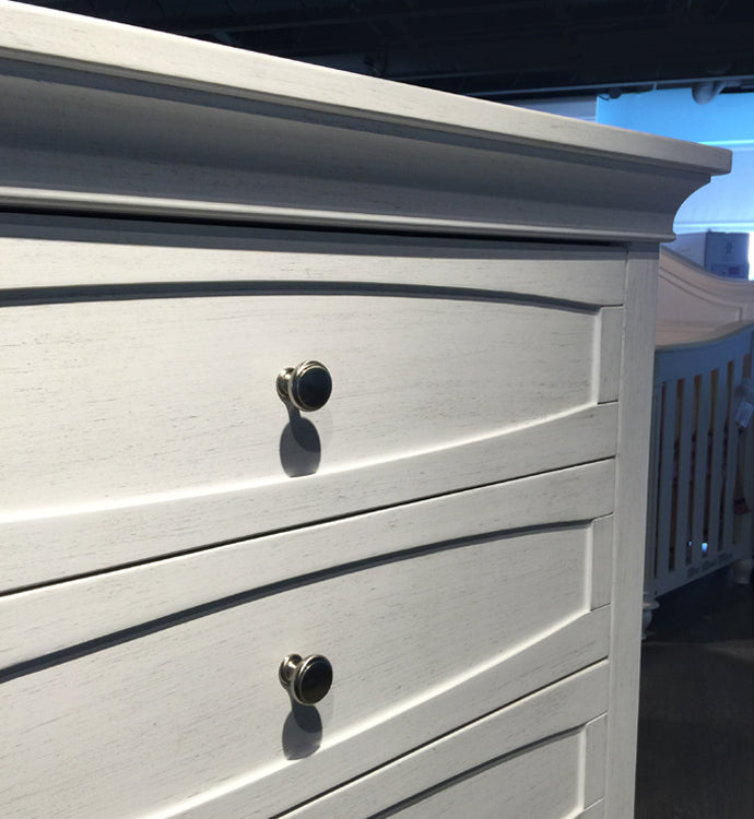 Ragusa 5 Drawer Dresser in Vintage White