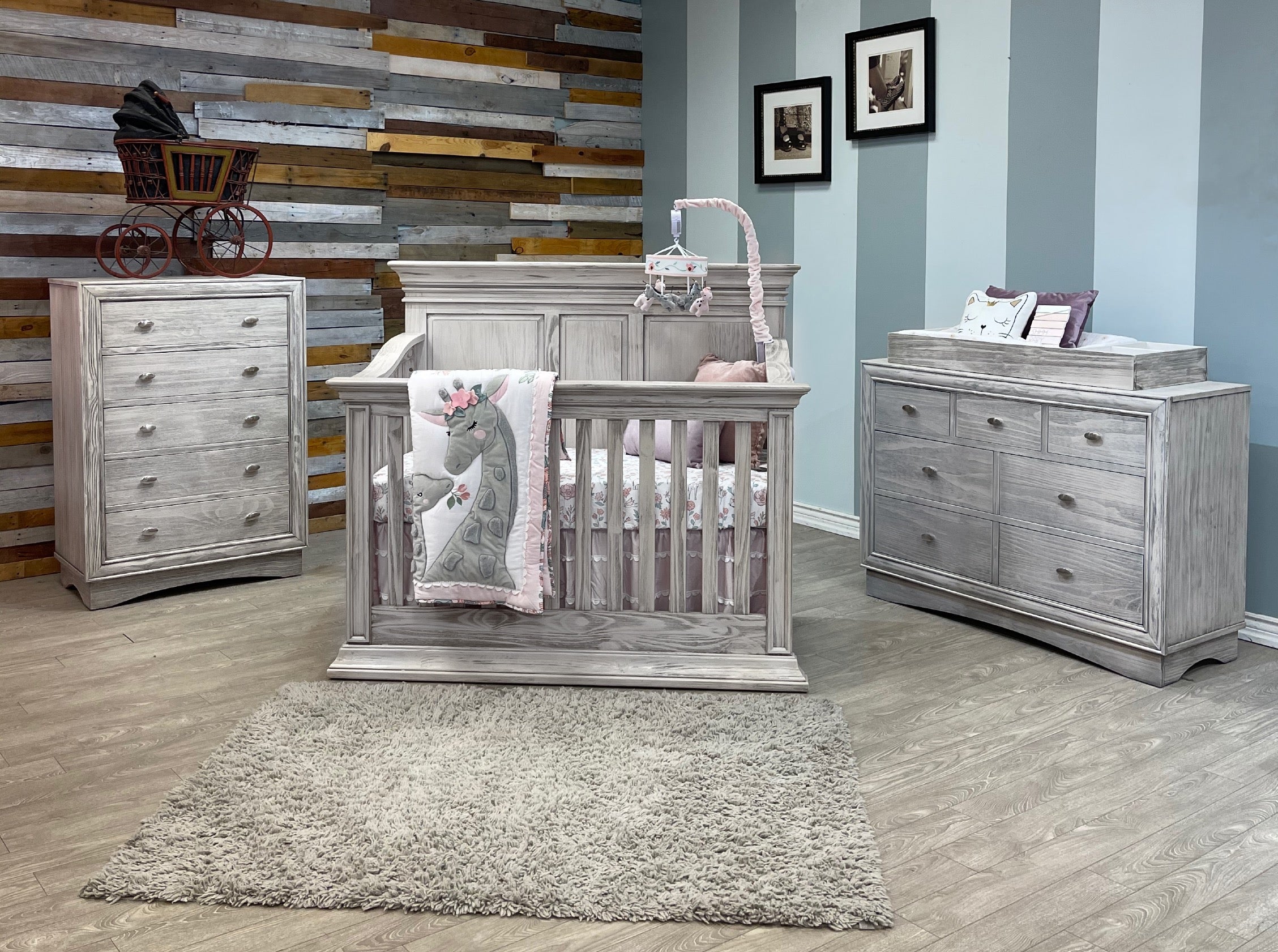 Chic Convertible Crib in Rustic White image 3